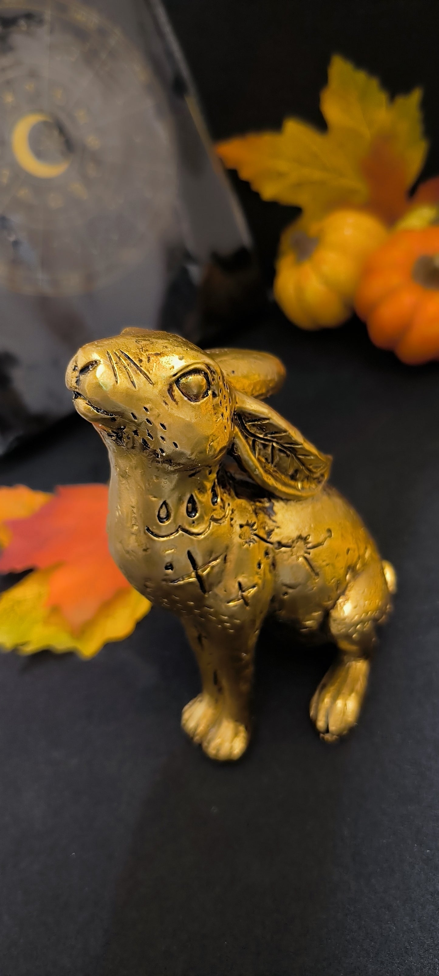 Figurine lièvre de minuit mystique de 13 cm