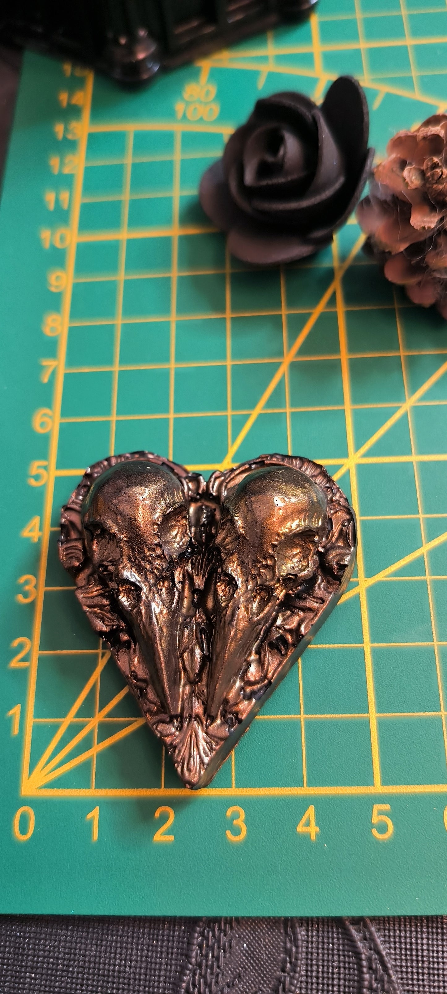 Magnet Dark Raven