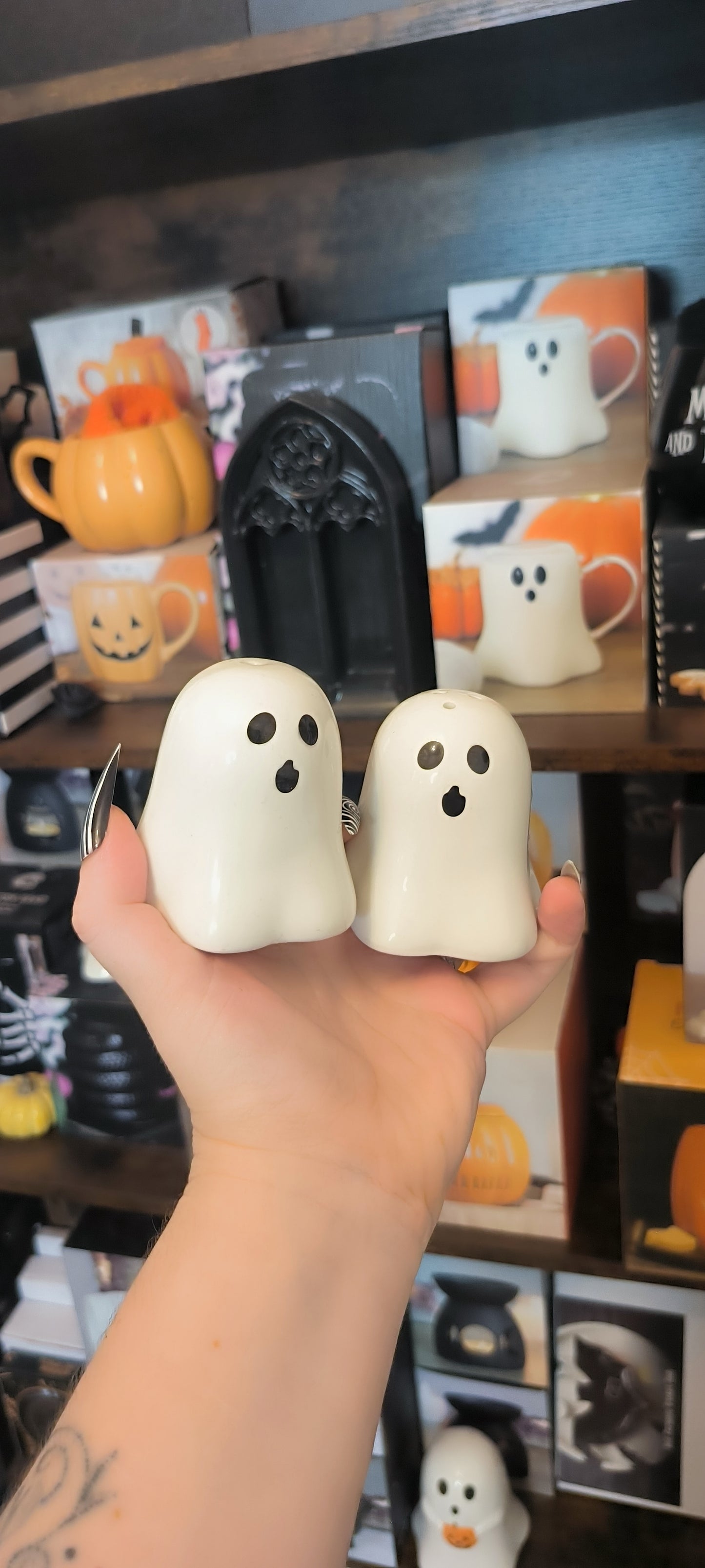 Salières et poivrières Ghost