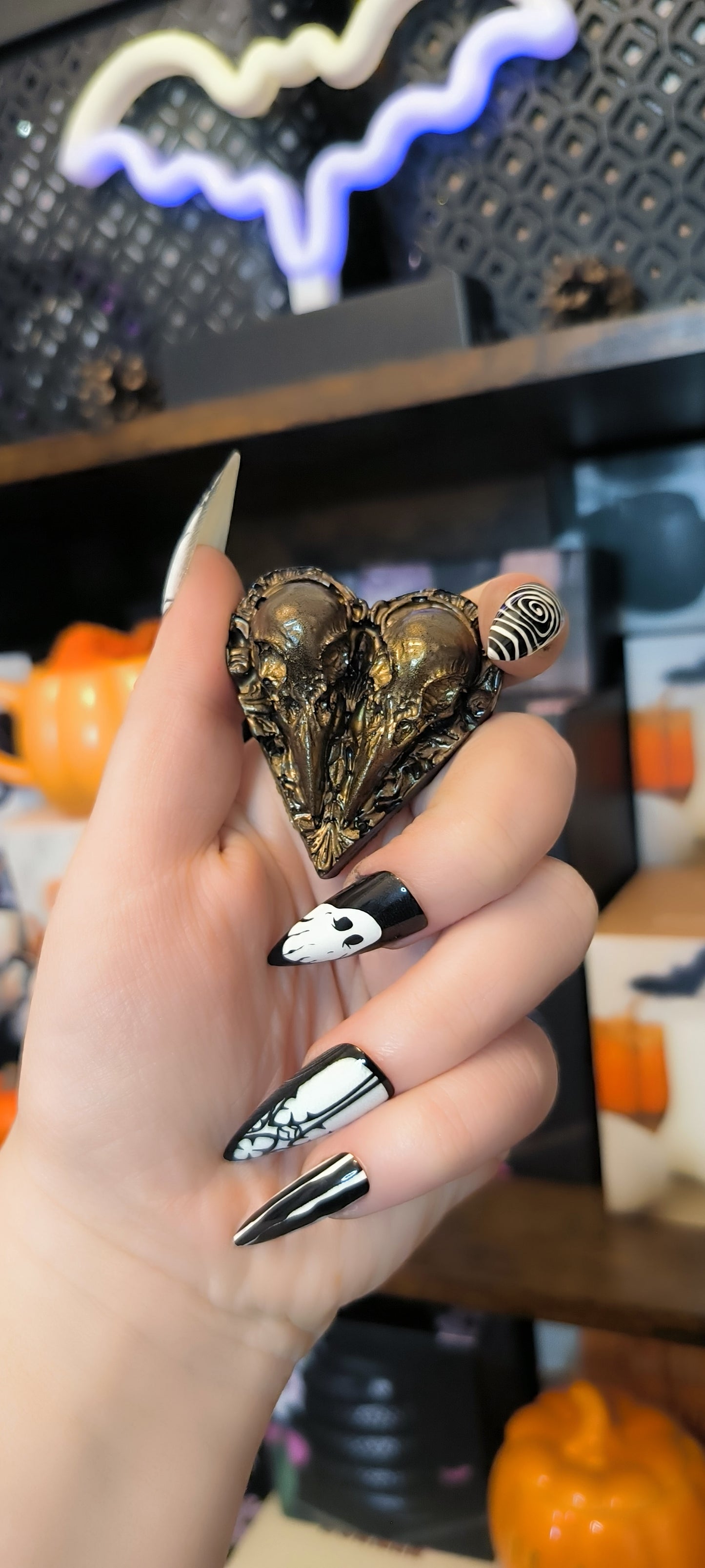 Magnet Dark Raven