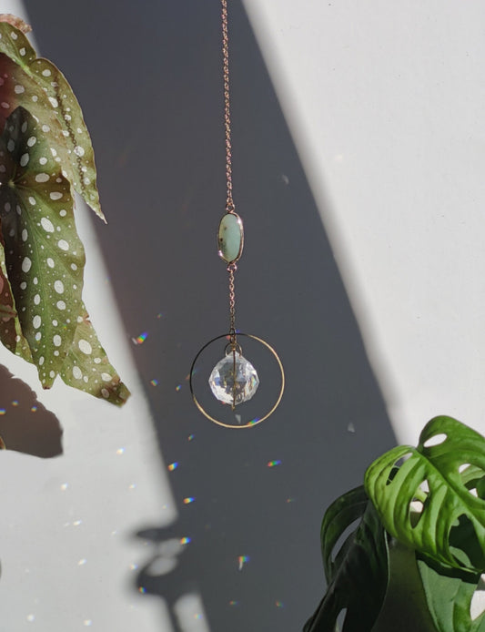 Suncatcher Aurora en laiton, gemme d'Amazonite et cristal de verre