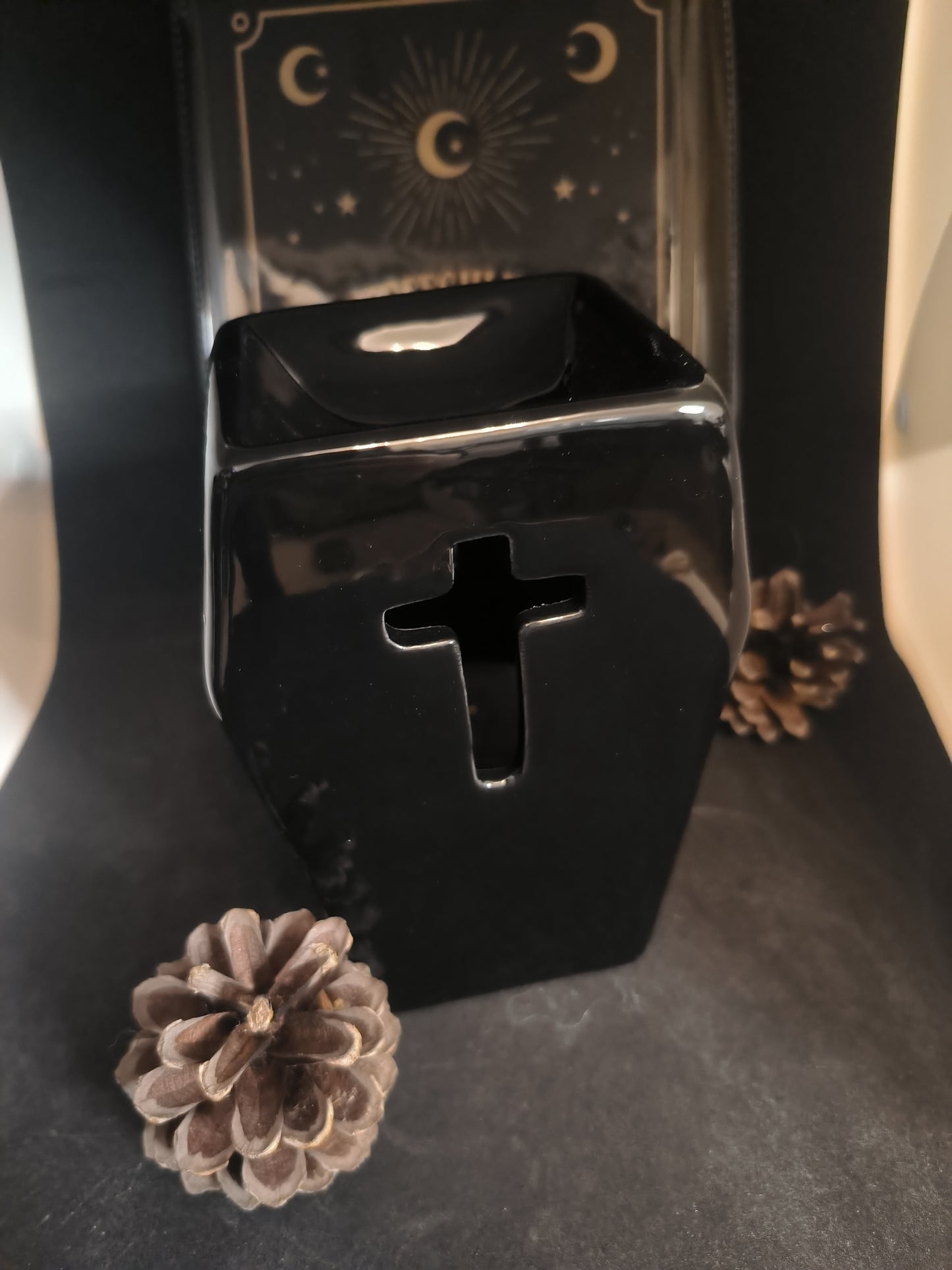 Brûleur gothique en forme de cercueil noir